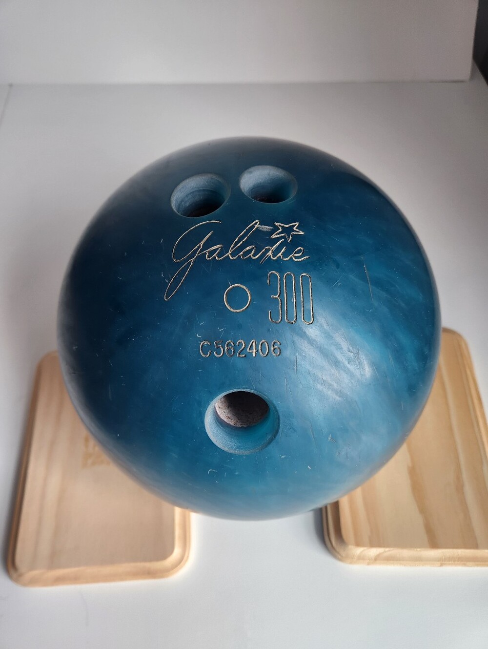 Vintage Brunswick Galaxie 300 Bowling Ball 12.2 lb Green/Teal Swirl